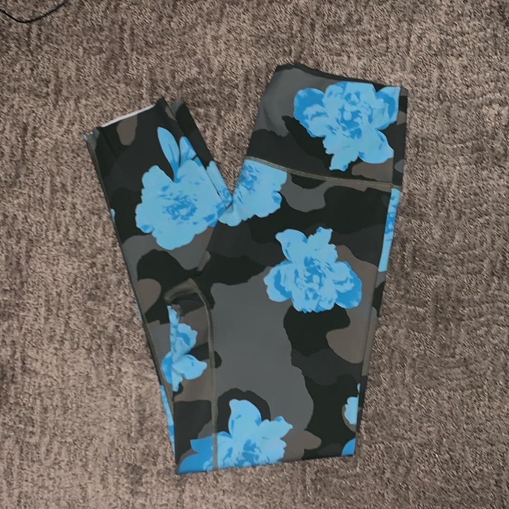 Aerie Offline camo green blue Rose leggings Large
